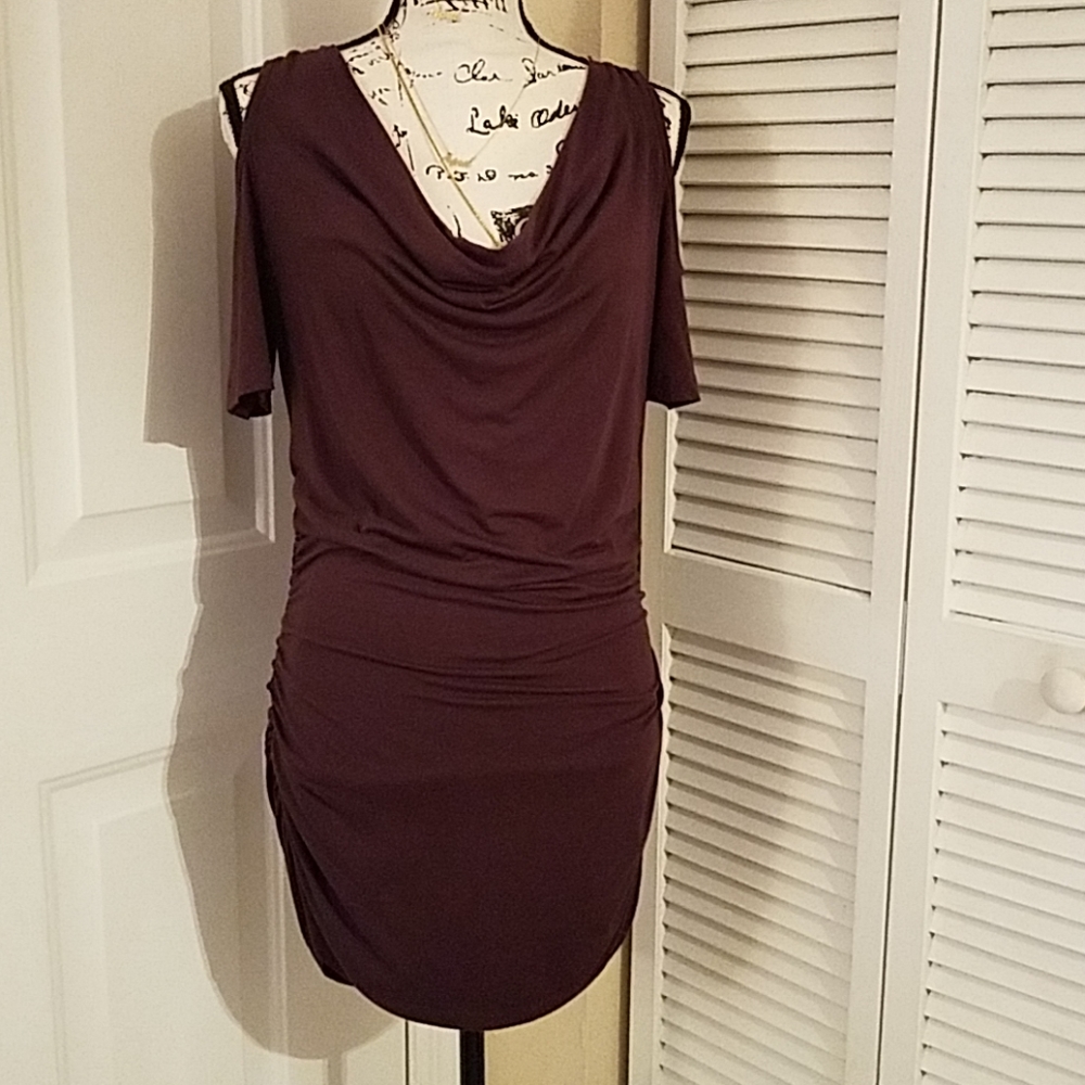 Bisou Bisou cold shoulder tunic